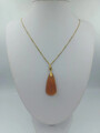 Goldfarbene Halskette mit großem bernsteinfarbenem Anhänger