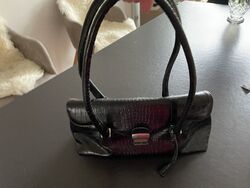 Schwarze sehr schöne Henkeltasche Handtasche, für Damen aus Leder in Kroko Optik