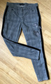 TONI Damen-Hose mit Stickerei & Samtnähten, Gr. 42, grau/schwarz, CS Slim-Fit