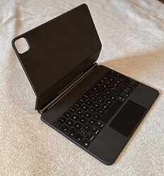 Apple Magic Keyboard für Apple iPad Pro 11“/iPad Air 11“- Schwarz (MXQT2D/A)