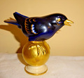Antiker Porzelan Vogel Kobalt blau auf goldener Kugel Aelteste Volkstedter