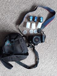 Spiegelreflexkamera Eos 500 mit Objektiv, analog, 3 uralte Filme und Tasche