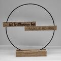 Metall Deko Ring Willkommen Familie Personalisiert schwarz Ø 25 cm auf Holzfuß
