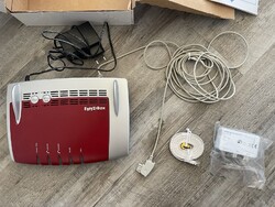 FRITZ!Box 7490 WLAN-Router mit Modem - Rot/Weiß (20002584)