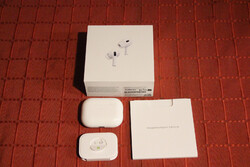 Original Apple Airpods Pro 2. Generation mit MagSafe Lightning Ladecase
