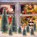 Künstlicher kleiner Mini-Weihnachtsbaum aus Kiefernholz mit LED-Beleuchtung N4C4