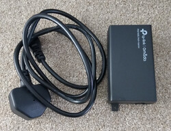 Omada TP Link Gigabit PoE+ Injektor POE160S - Desktop- oder Wandmontage