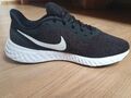 Nike Sneaker Revolution 5 Laufschuhe Größe 46 Herren Running Schuhe Schwarz NEU