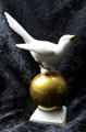 Porzellan Gerold Bavaria, Vogel auf goldener Kugel, alt