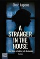 A Stranger in the House: Das Böse ist näher, als du denk... | Buch | Zustand gut