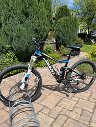MTB Giant Trance 27,5 Fully Größe M, Farbe: schwarz-weiß-blau, 