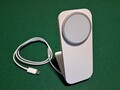 iPhone Ladestation kontaktlos induktiv mit Magsafe weiß