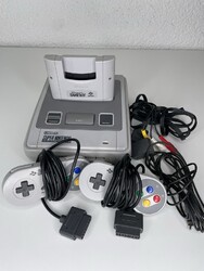 Super Nintendo Entertainment System + 2 Controller + Super Gameboy + Kabel 