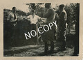 Foto WK II Wehrmacht Soldaten Oberst Hagen Quartier Besprechung Frankreich H1.74