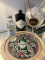 HENDRICKS GIN & TONIC Präsentation rundes Serviertablett aus Holz für Cocktails 2025