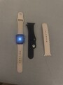 Apple Watch SE 44mm Aluminiumgehäuse mit Sandrosa Sportarmband 