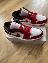 NEUE Nike Air Jordan 1 Low Größe 44 Rot/Schwarz/Weiß