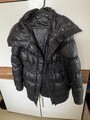Winterjacke von GUESS Gr. S In Schwarz