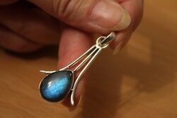 Blauer Feuer-Labradorit Anhänger neu Tropfenform Silber 925 mit Kautschukkette