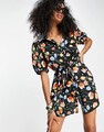 Likörhaftes Minikleid mit Kragendetail in schwarz floral Minikleid UK 8