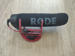 Rode 400700010 VideoMic Go Richtrohr-Kondensatormikrofon - Schwarz/Rot