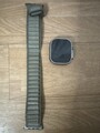 Apple Watch Ultra 2 49mm Titangehäuse mit Alpine Loop - Oliv, Groß (GPS +...