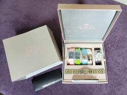 Paris Hilton Armbanduhr mit 6 Armbändern im Geschenkkarton
