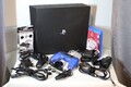 Sony PlayStation 4 Pro 1TB Spielkonsole mit 2 DualShock 4 Controllern - Schwarz