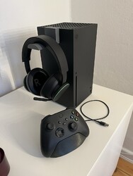 Microsoft Xbox Series X (1 TB) + 2 Controller + Headset + 9 Spiele - Top Zustand