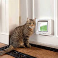 Sureflap Mikrochip Katzenklappe, die Sie Katzen drinnen halten und anderen erlauben können, zu gehen