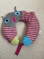 Sterntaler Baby Nackenstütze mit Schnullerkette - Eule - Auto Kindersitz Kissen