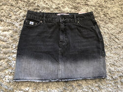 Superdry Damen Jeans Rock Denim Micro Mini Skirt, Größe W26, Bleached Grey, Neu