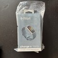 Fitbit Charge 5 Aktivitätstracker - Graublau/Edelstahl Platin