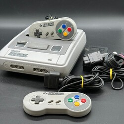 Super Nintendo (SNES) Konsole inkl. 2 Controllern