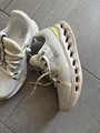ON RUNNING Cloudsurfer Laufschuh White - Sand, 37.5