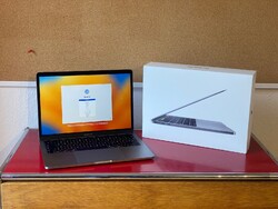 Apple MacBook Pro 2018 Touch Bar 8 GB RAM 512 SSD  2,3 GHz Intel i5 4 Ports