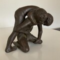 KURT MOSER  balgende sich kappelnde Knaben Bronze Skulptur , Akt