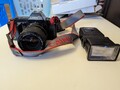 Canon T70 analoge Spiegelreflexkamera mit Objektiv und externem Blitz - Defekt