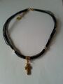 Auktion: Halskette mit einem Anhänger goldfarbenem Kreuz ca. 1,8 cm, Geschenkide