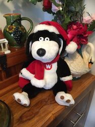 Woolworths Worth The Dog weiches Kuscheltier Plüschtier Weihnachten Weihnachtskleidung Weihnachtsmannmütze