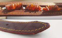 generisches Hundehalsband aus Rindsleder mit natürlichem Baltischen Bernstein