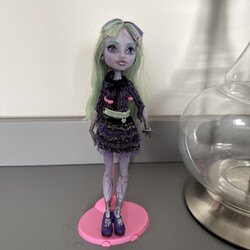 Monster High Doll 13 Wishes Twyla with stand 