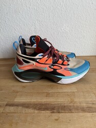 Nike Signal D/MS/X  Gr. 44 Herren, Sportschuh Bunt