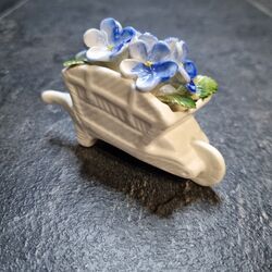HEALACRAFT Vintage Knochen Porzellan Schubkarre gefüllt mit Porzellan Blumenstrauß 🙂