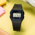 Casio Class Digitaluhr F91 Water Splush F91 Look mit Resin Armband in schwarz