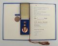 Artur-Becker-Medaille im Etui mit Urkunde, verliehen an einen Oberstleutnant NVA
