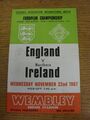 22.11.1967 England gegen Nordirland [im Wembley] (gefaltet, vorne punkten, Team
