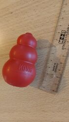 kleiner KONG Classic Hundespielzeug - rot - Welpen