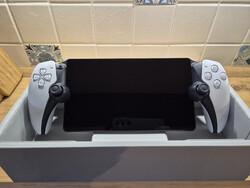 Sony PlayStation Portal Remote Player für PS5 -neuwertig-weiß- inkl. Carry Case