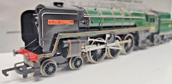 Hornby Railways R552 Oliver Cromwell 4-6-2 silber Siegel BR grün, zart verpackt